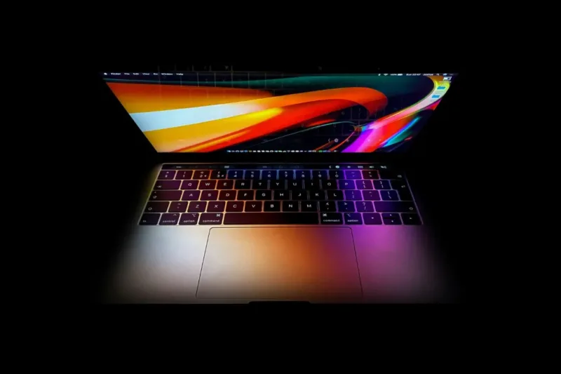 Informes aseguran que la próxima MacBook tendrá una pantalla táctil