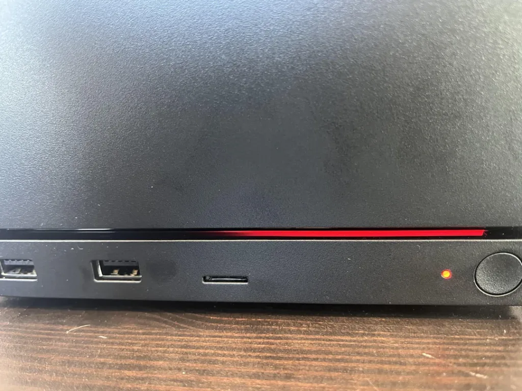 varios usuarios están reportando que sus nuevas Steam machine se están viendo afectadas por la denominada "línea roja de la muerte".